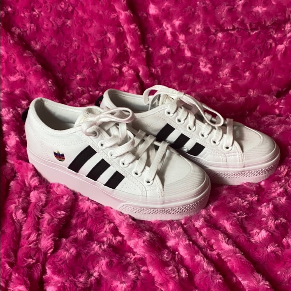 New women’s adidas sneaker, size 5.5